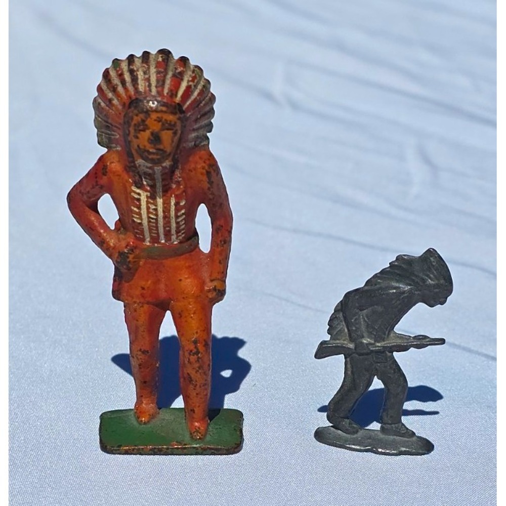 Vintage Lead/Metal Toy Figures Lot of 2 Native American Chief & Soldier
